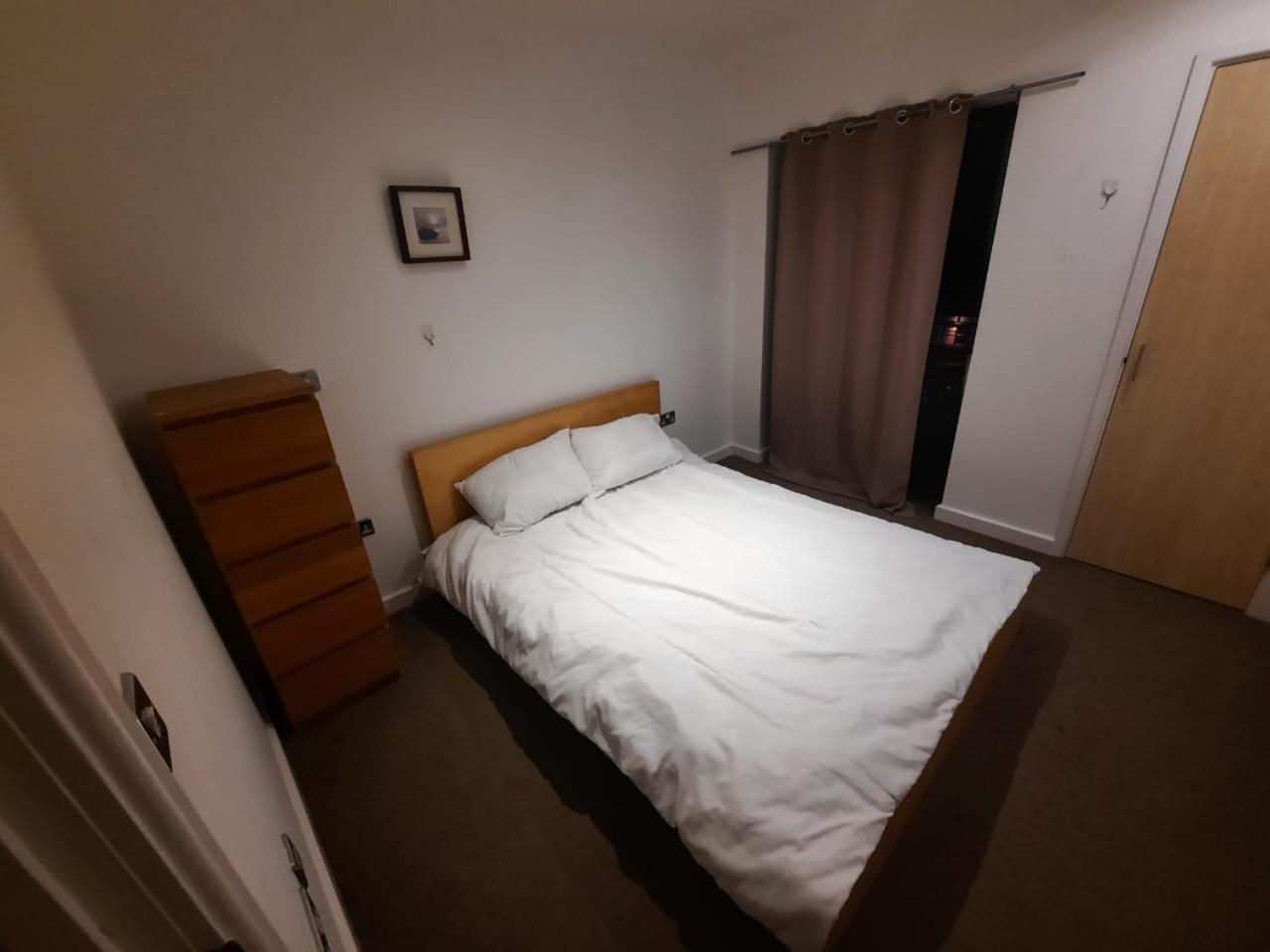 Room In Cardiff City Center - Swiftstay Exteriör bild